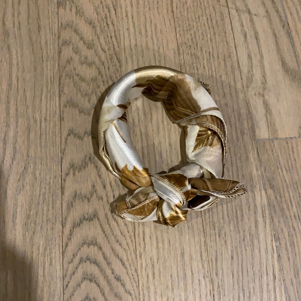 NWOT Gold Leaf Neck Tie Scarf